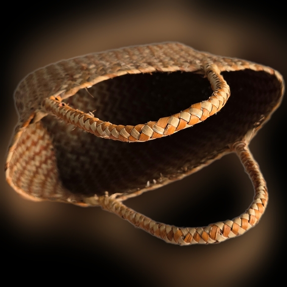 Straw Purse - Picture 2 of 2